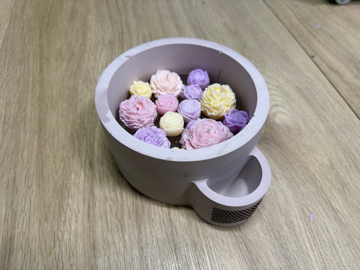 Flower Match – Handgemachte Blumenkerze mit integriertem Streichholzhalter