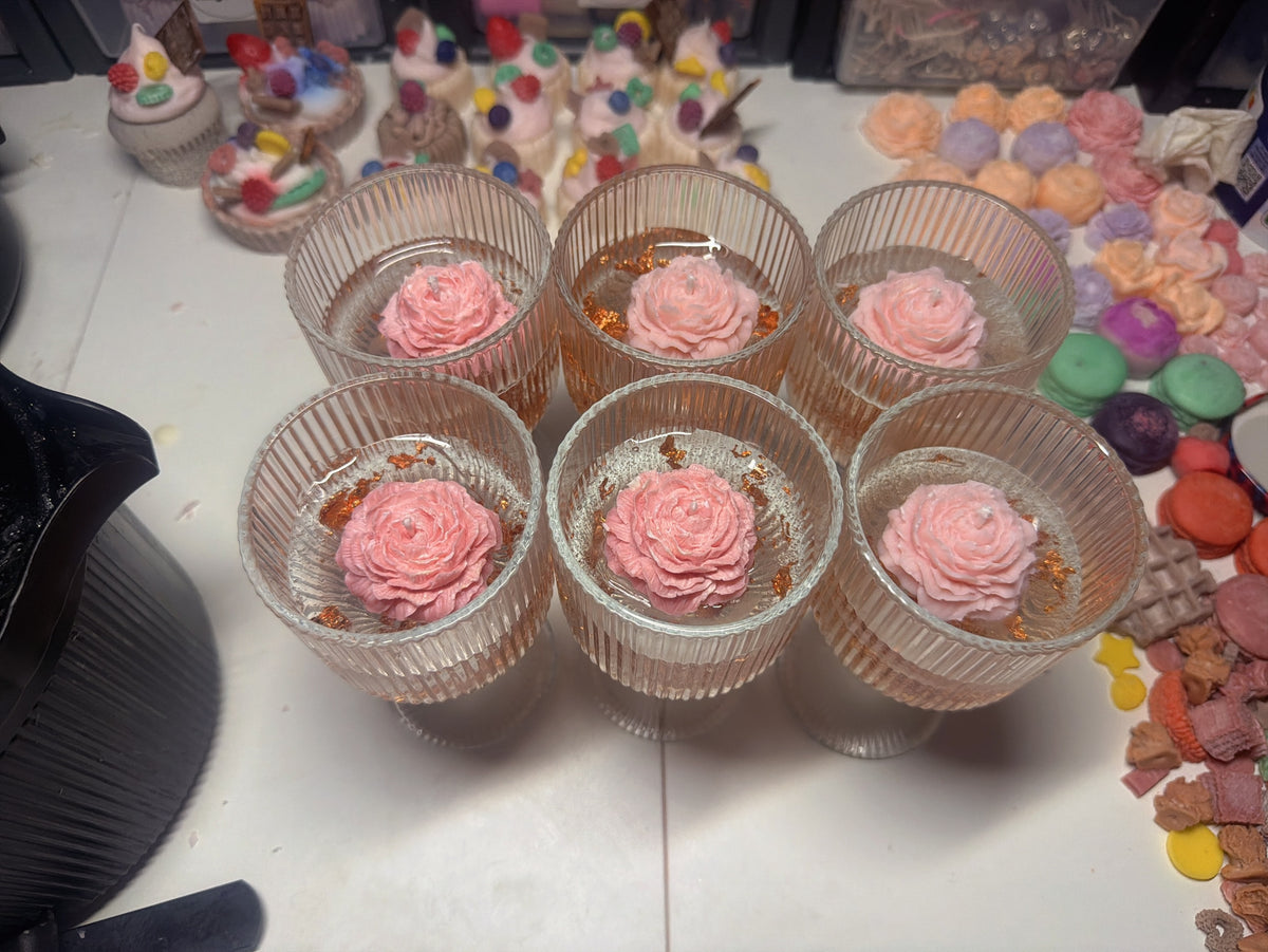 Rose Elegance – Handgemachte Blumenkerze im Glas