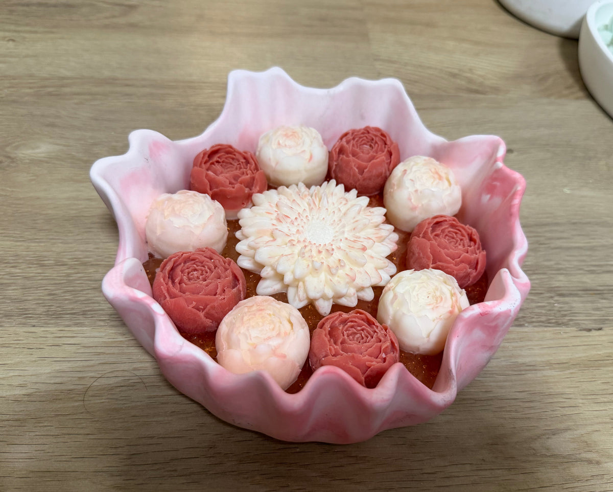 Pink Blossom Garden – Handgemachte Blumenkerze aus Sojawachs