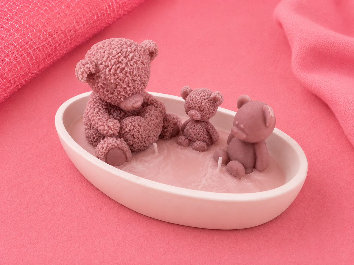 Teddy Love Candle – Handgemachte Valentinstagskerze mit Teddybären