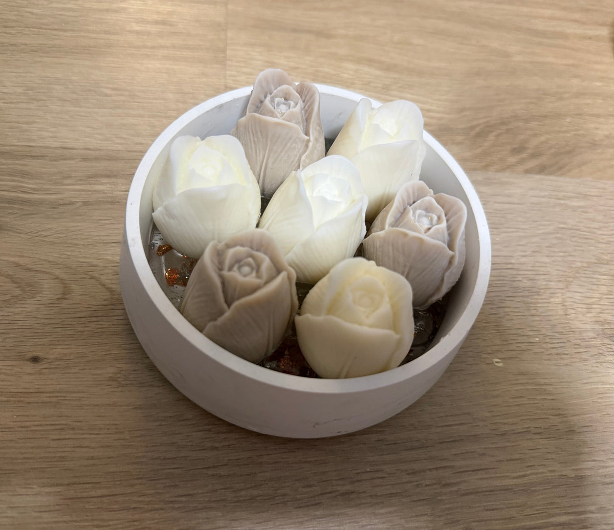 Ivory & Taupe Rose Bowl – Handgemachte Sojawachskerze mit Rosen