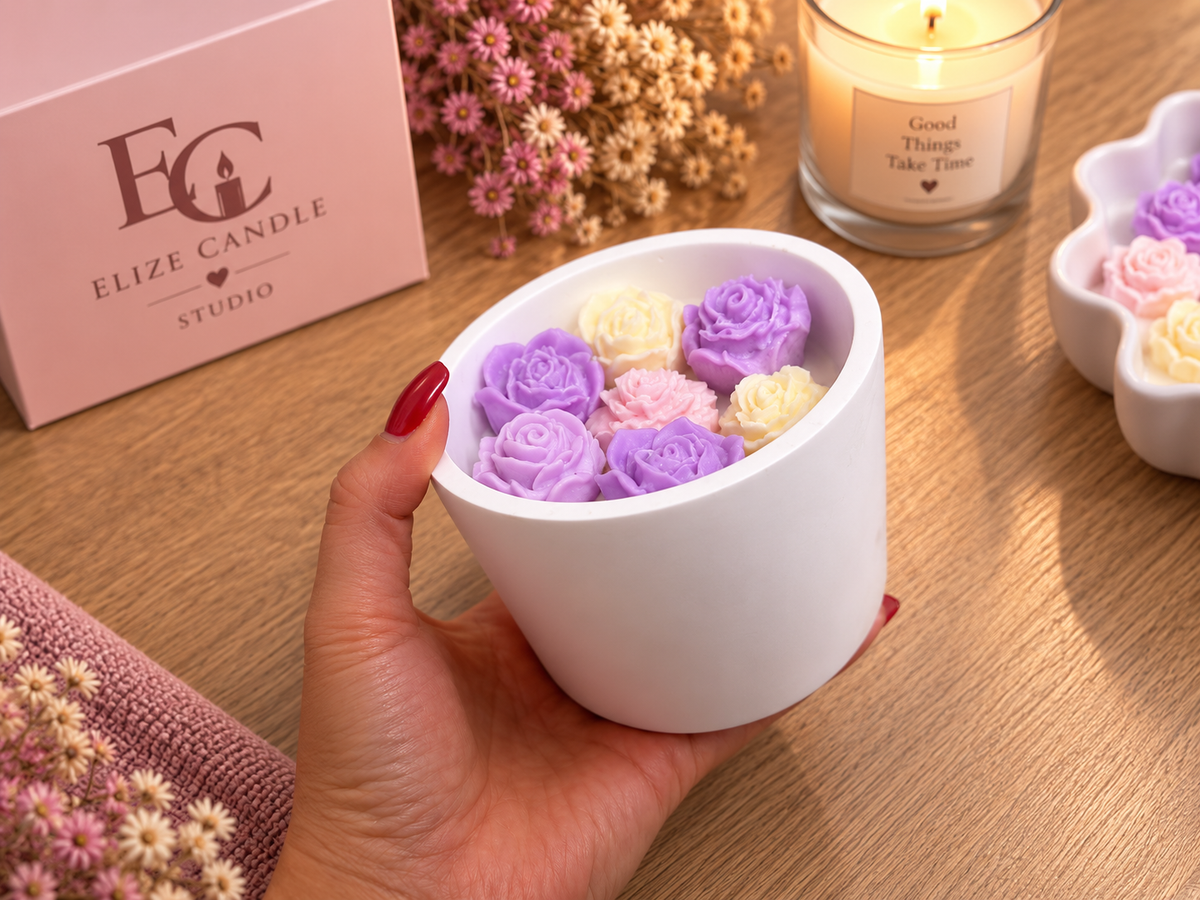 Blütenzauber – Handgemachte Blumenkerze - Dose mit Deckel