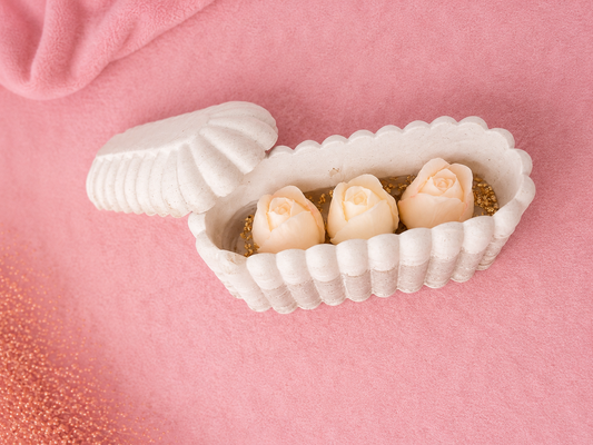 Rose Shell Candle – Handgemachte Sojawachskerze mit Rosen
