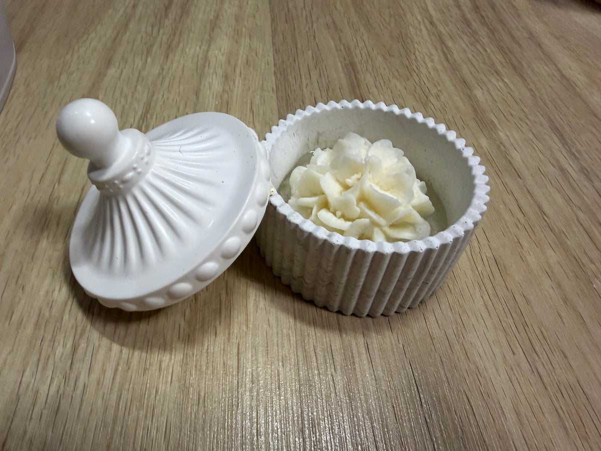 Elegance Box Candle – Handgemachte Kerze mit Deckel