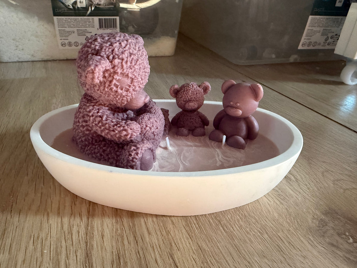 Teddy Love Candle – Handgemachte Valentinstagskerze mit Teddybären