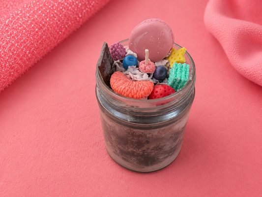 Sweet Dessert Candle – Handgemachte Kerze mit Früchten & Macaron